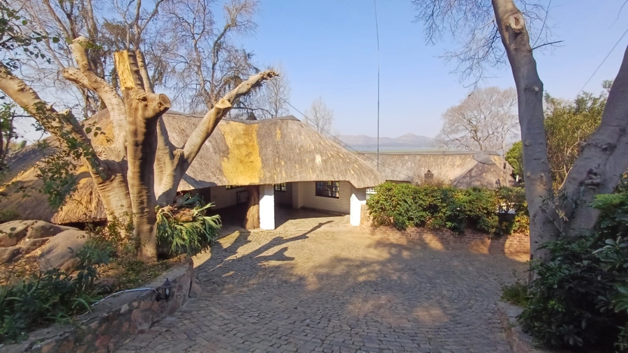 6 Bedroom Property for Sale in Kosmos North West